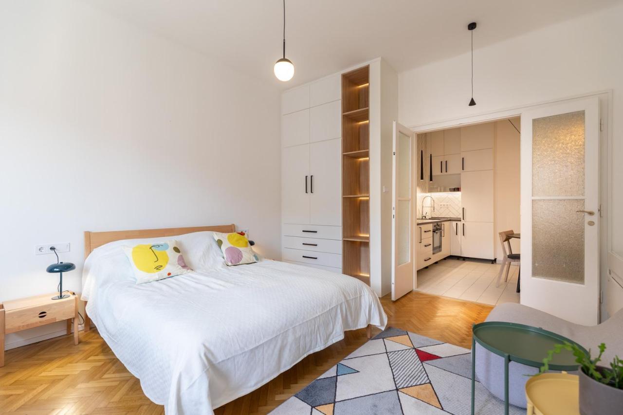 The Palm Springs Apartment บูดาเปสต์ ภายนอก รูปภาพ